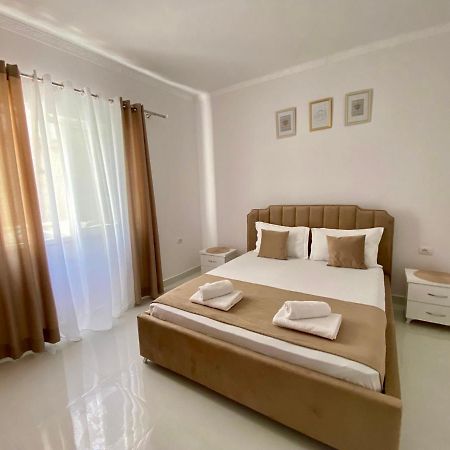 Ona Apartament Sarandë Esterno foto