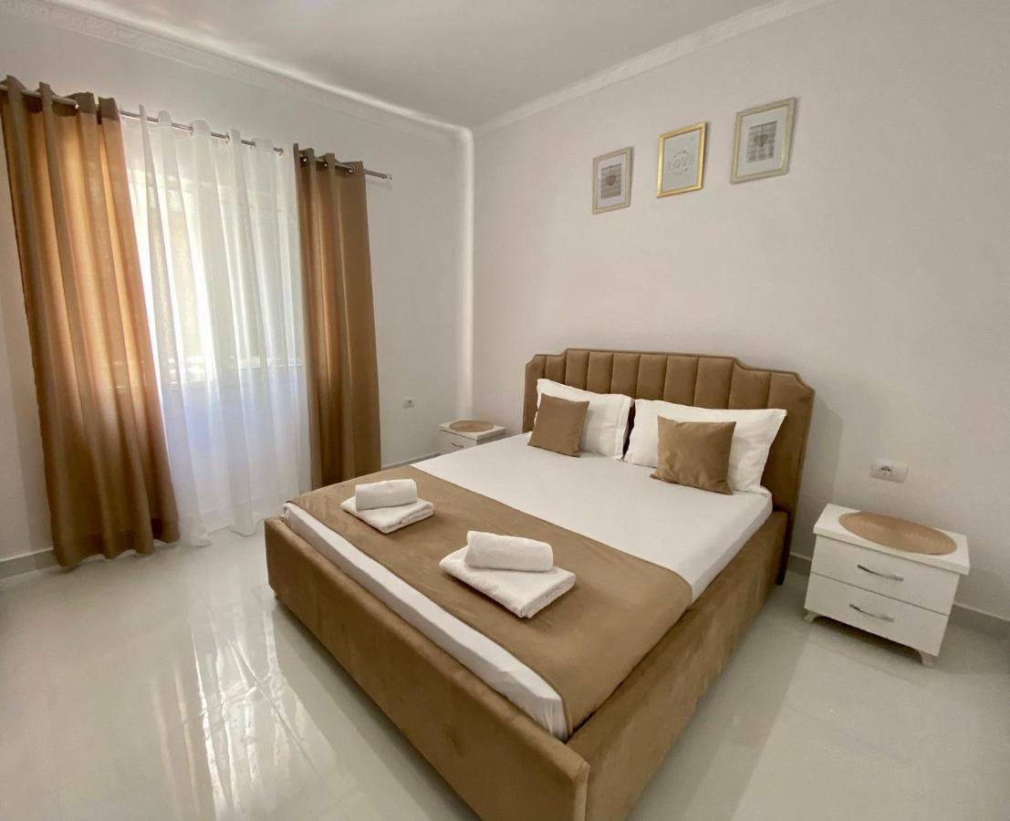 Ona Apartament Sarandë Esterno foto
