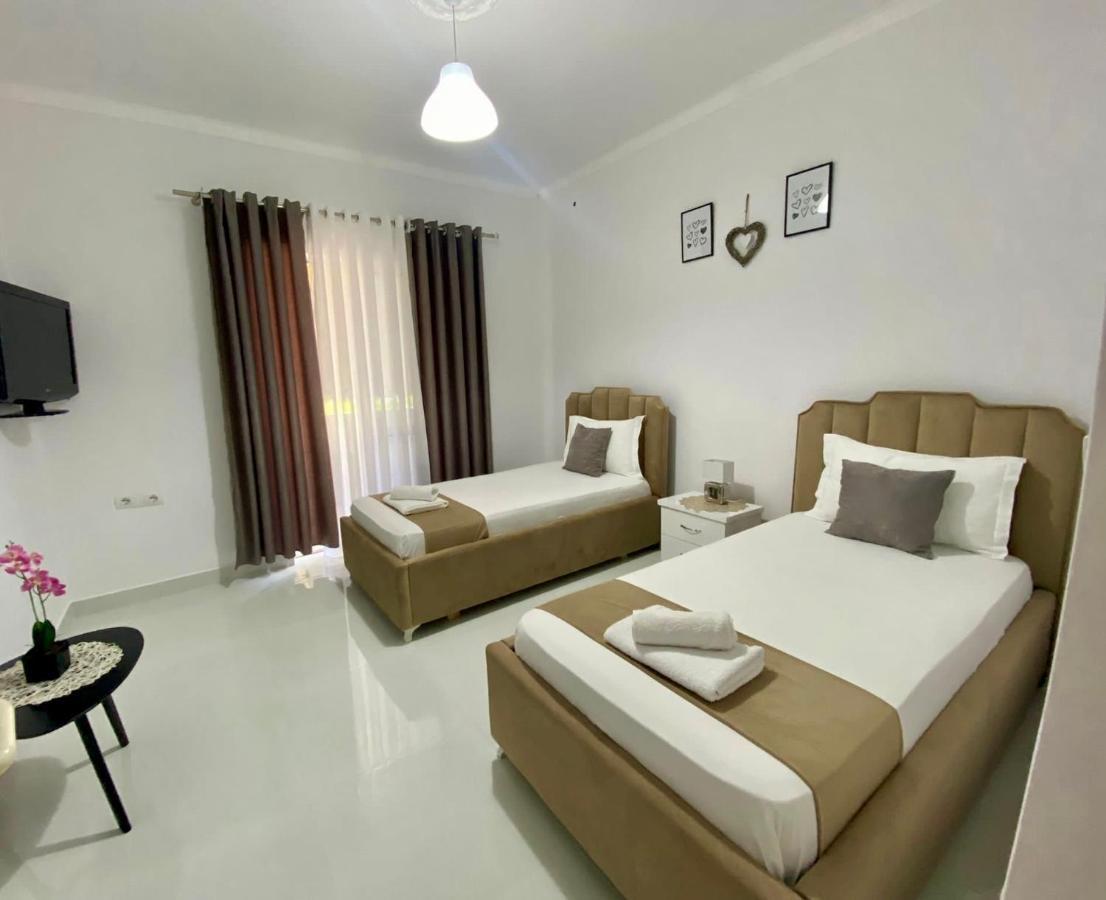 Ona Apartament Sarandë Esterno foto