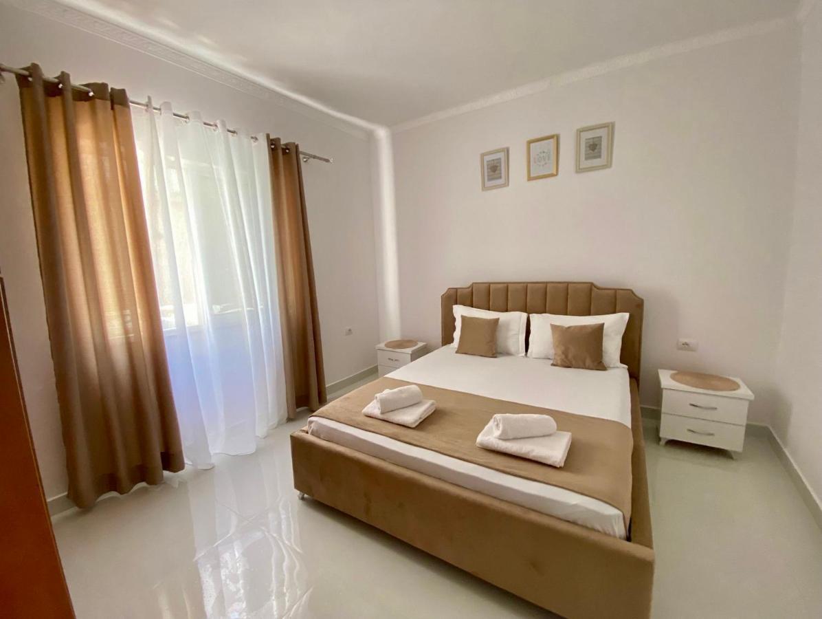 Ona Apartament Sarandë Esterno foto