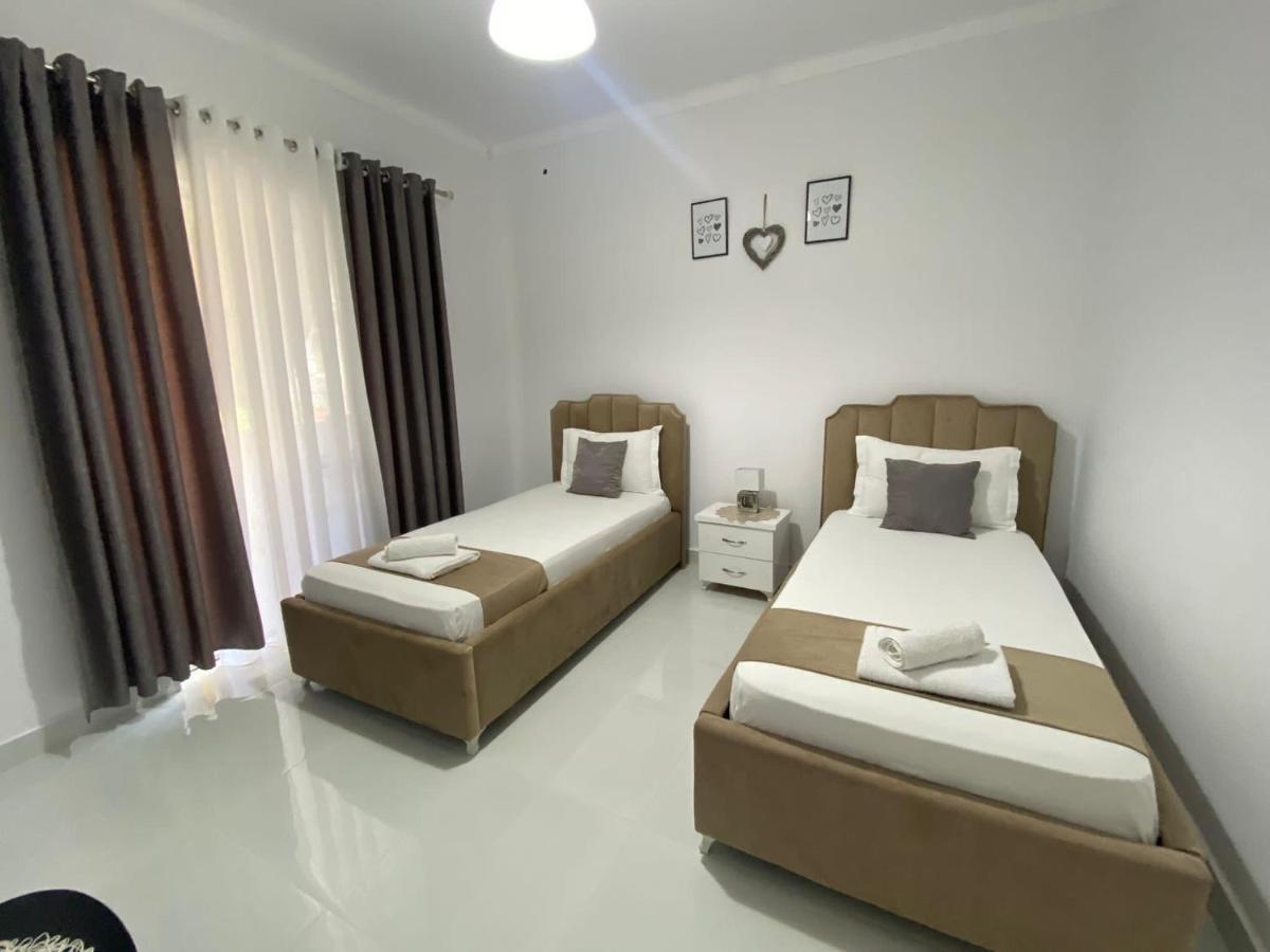 Ona Apartament Sarandë Esterno foto
